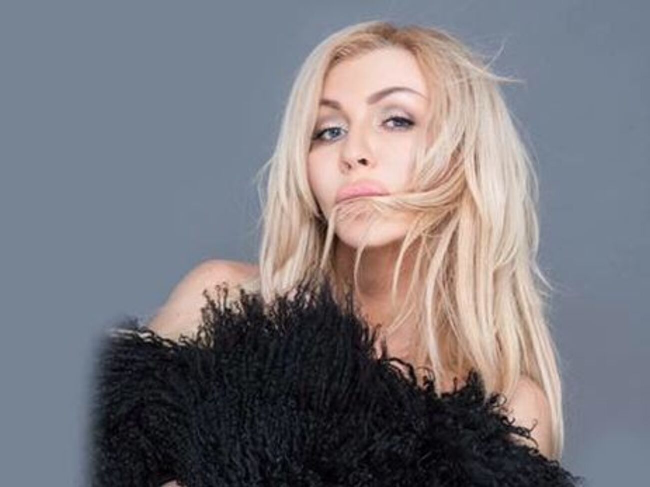 Билык после концерта привезла подарки от поклонников домой