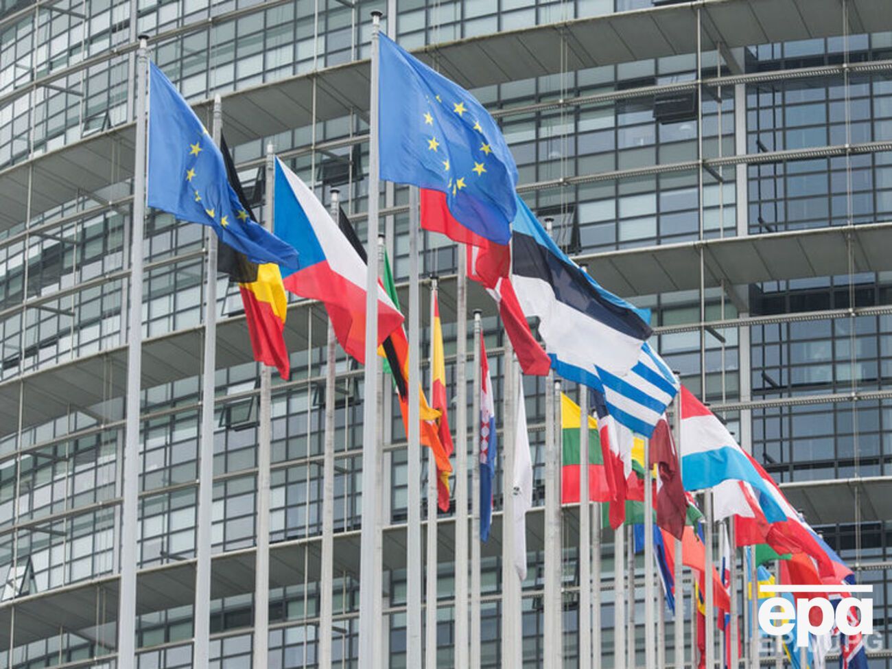 Европарламентарии также призвали ЕС оказать финансовую поддержку представительству крымских татар на тот период, пока Меджлис будет иметь статус запрещенной организации