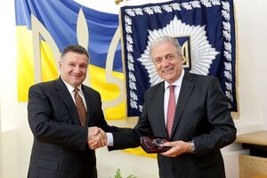 Глава МВД Арсен Аваков и еврокомиссар Димитрис Аврамопулос