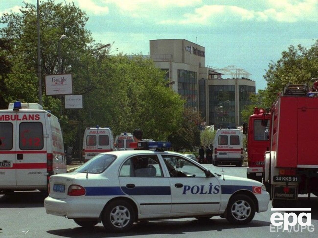 Аварийные службы выехали к месту взрыва