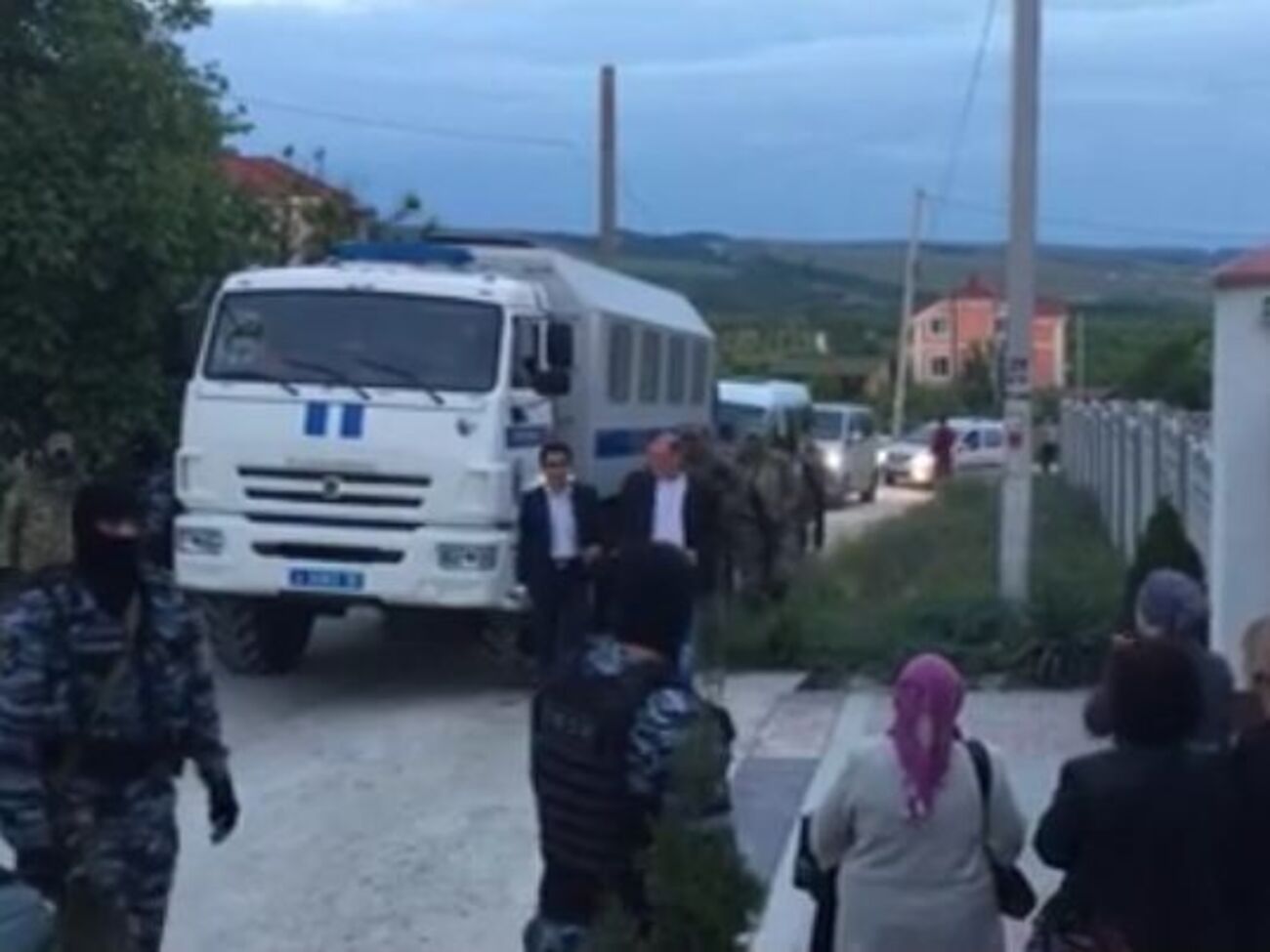 На обыск к Умерову российские силовики приехали с КамАЗом ОМОНа