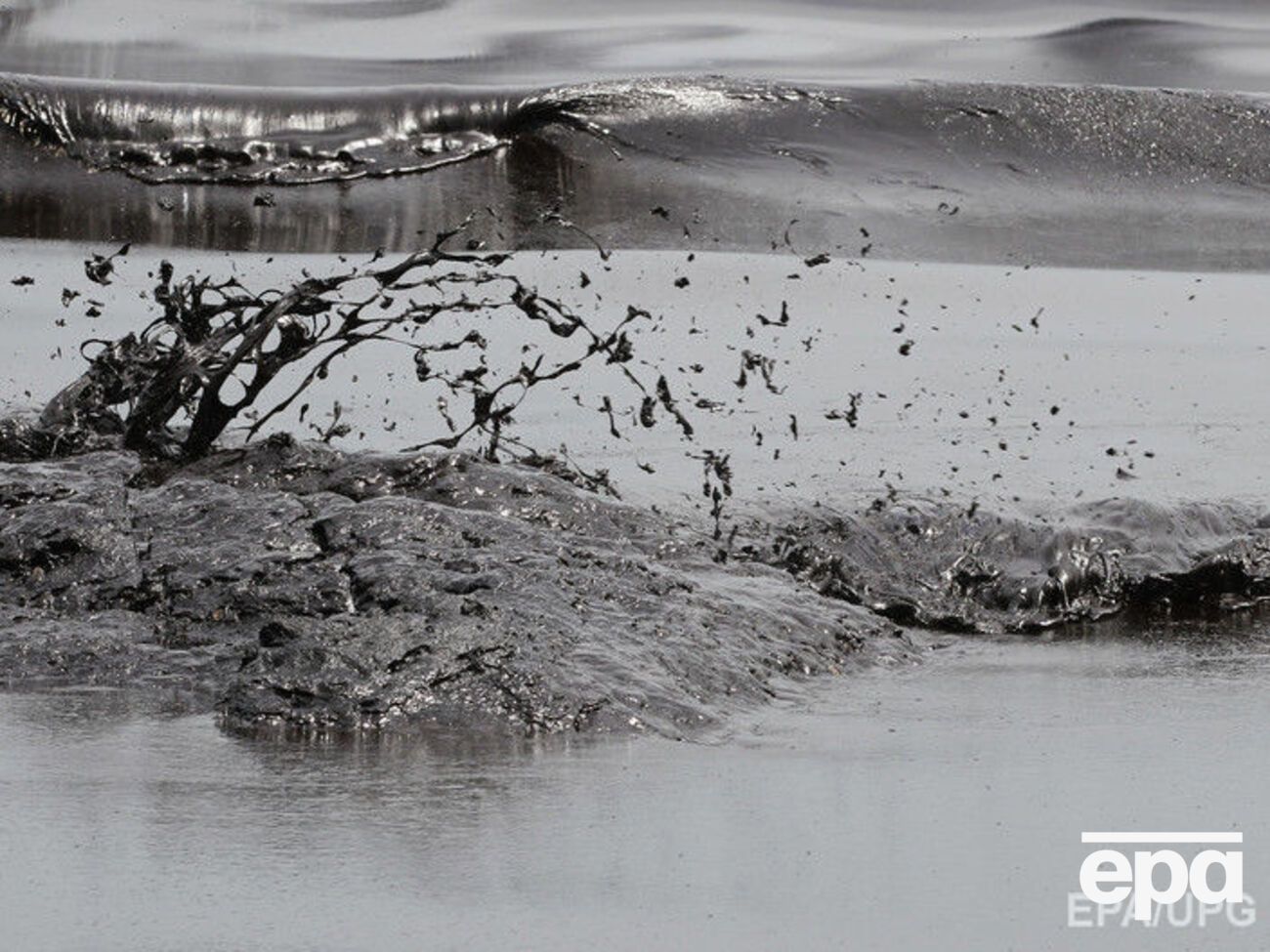 Нефть разлилась&nbsp;в 144,8 км к югу от острова Тимбальер