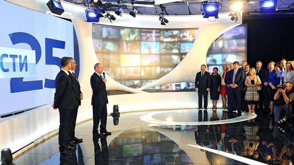 Путин: Представляю, насколько это сложно – постоянно "печь" эти информационные "блины" у "печки"