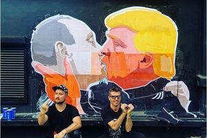 Граффити с поцелуем Путина и Трампа создал литовский художник Миндаугас Бонану