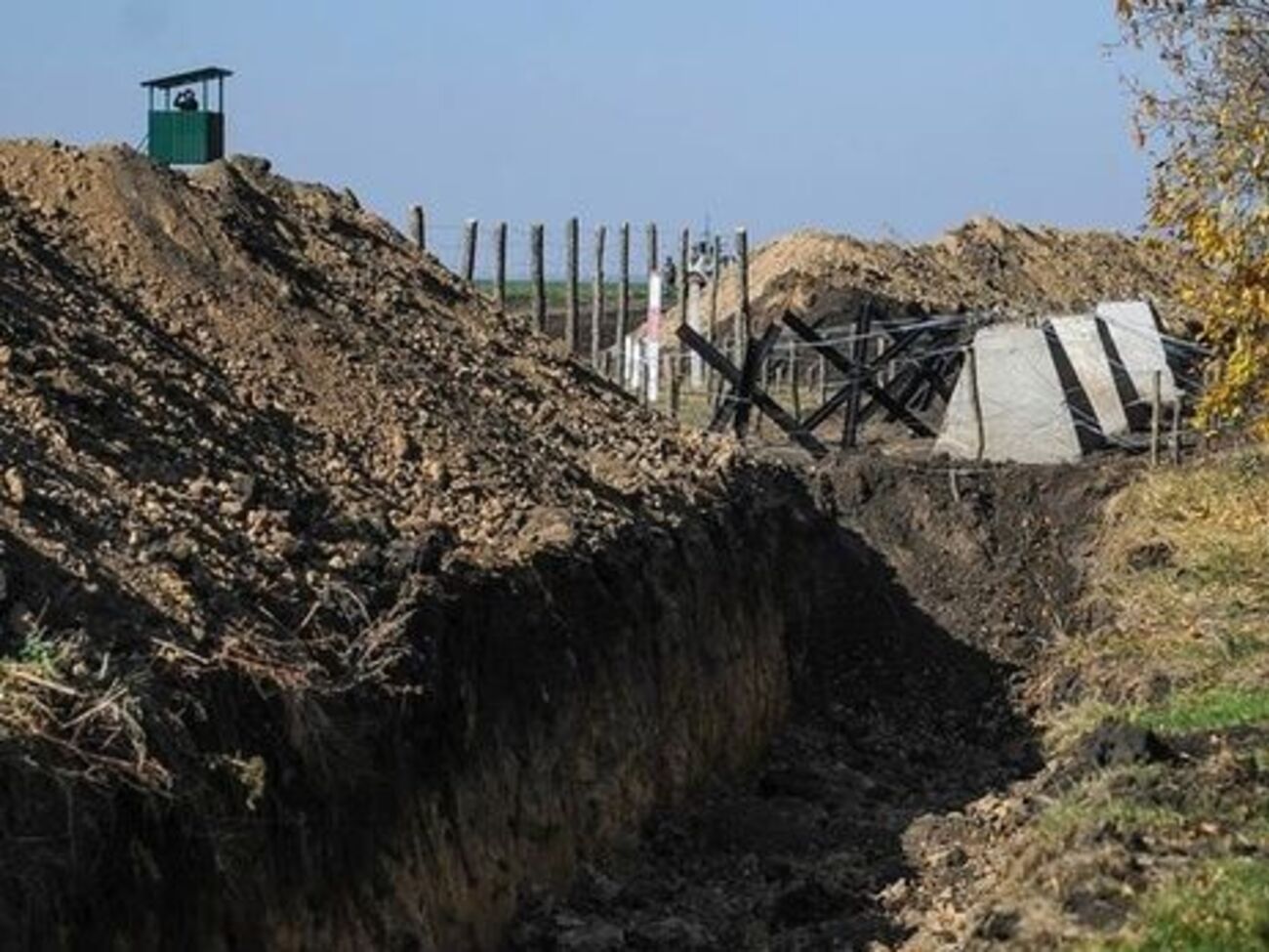 На особо проблемных участках границы будут построены противотанковые рвы
