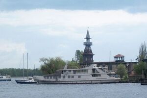 Спасатели доставили пострадавших детей в яхт-клуб
