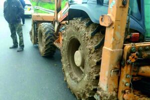 Патрульные полицейские оштрафовали водителя за грязные колеса