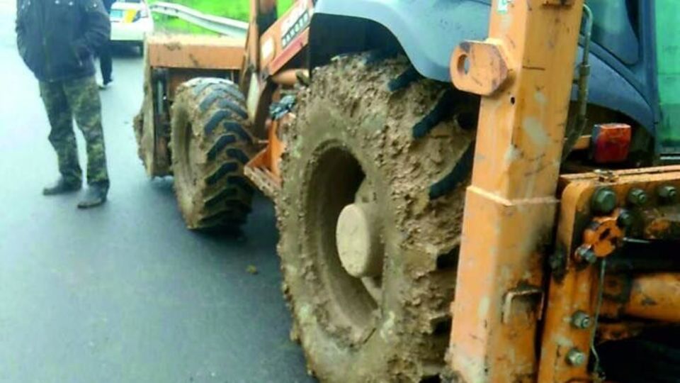 Патрульные полицейские оштрафовали водителя за грязные колеса