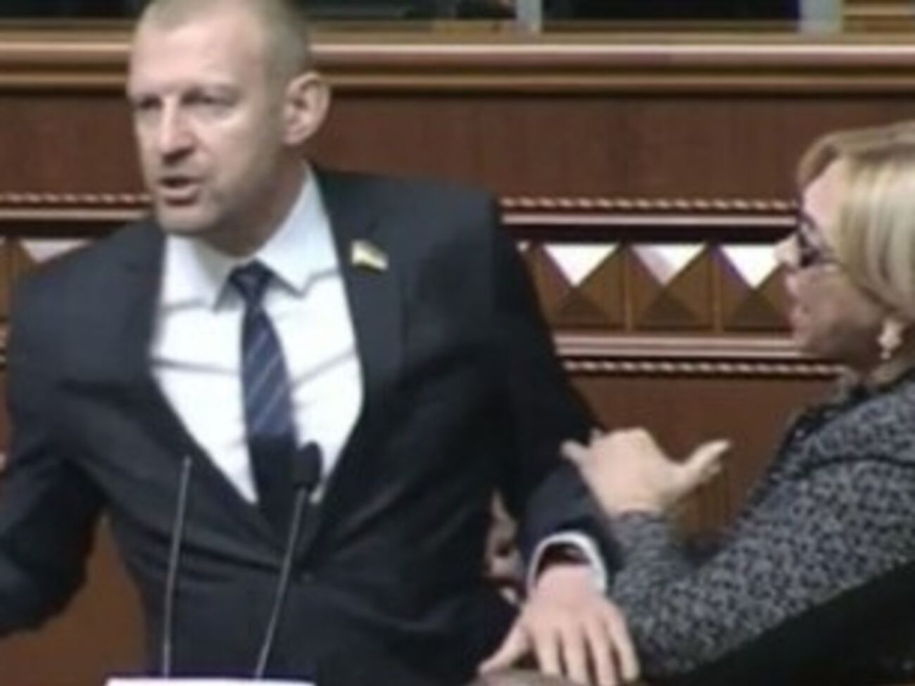 Петр Порошенко и Педро Аграмунт осудили решение оккупационных властей Крыма о запрете Меджлиса крымскотатарского народа