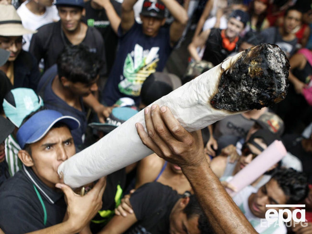 Власти Австралии выдвинули инициативу, позволяющую со временем полностью запретить курение