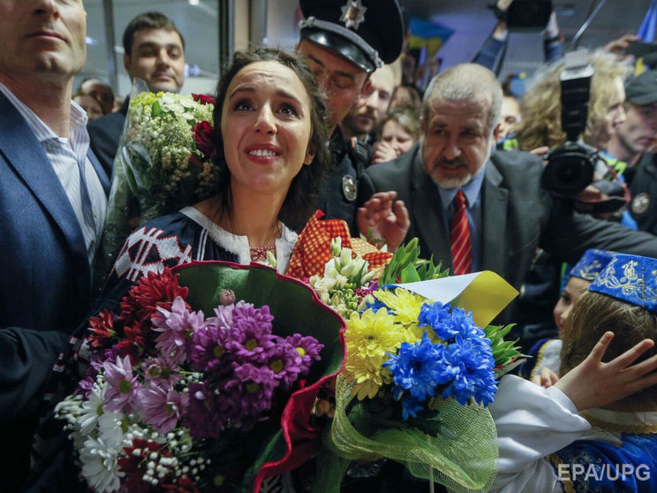 Сотни поклонников встречали Джамалу в аэропорту Борисполь. Фоторепортаж