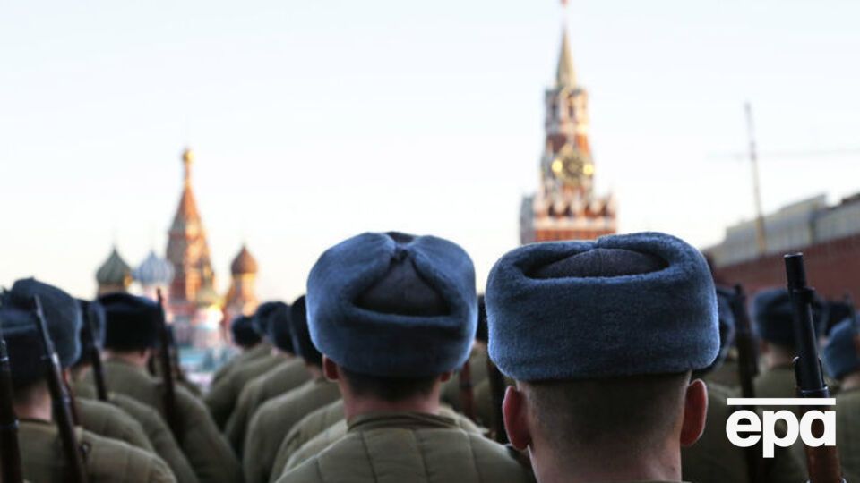 WSJ отмечает, что власти РФ пытаются "заткнуть дыры в бюджете"