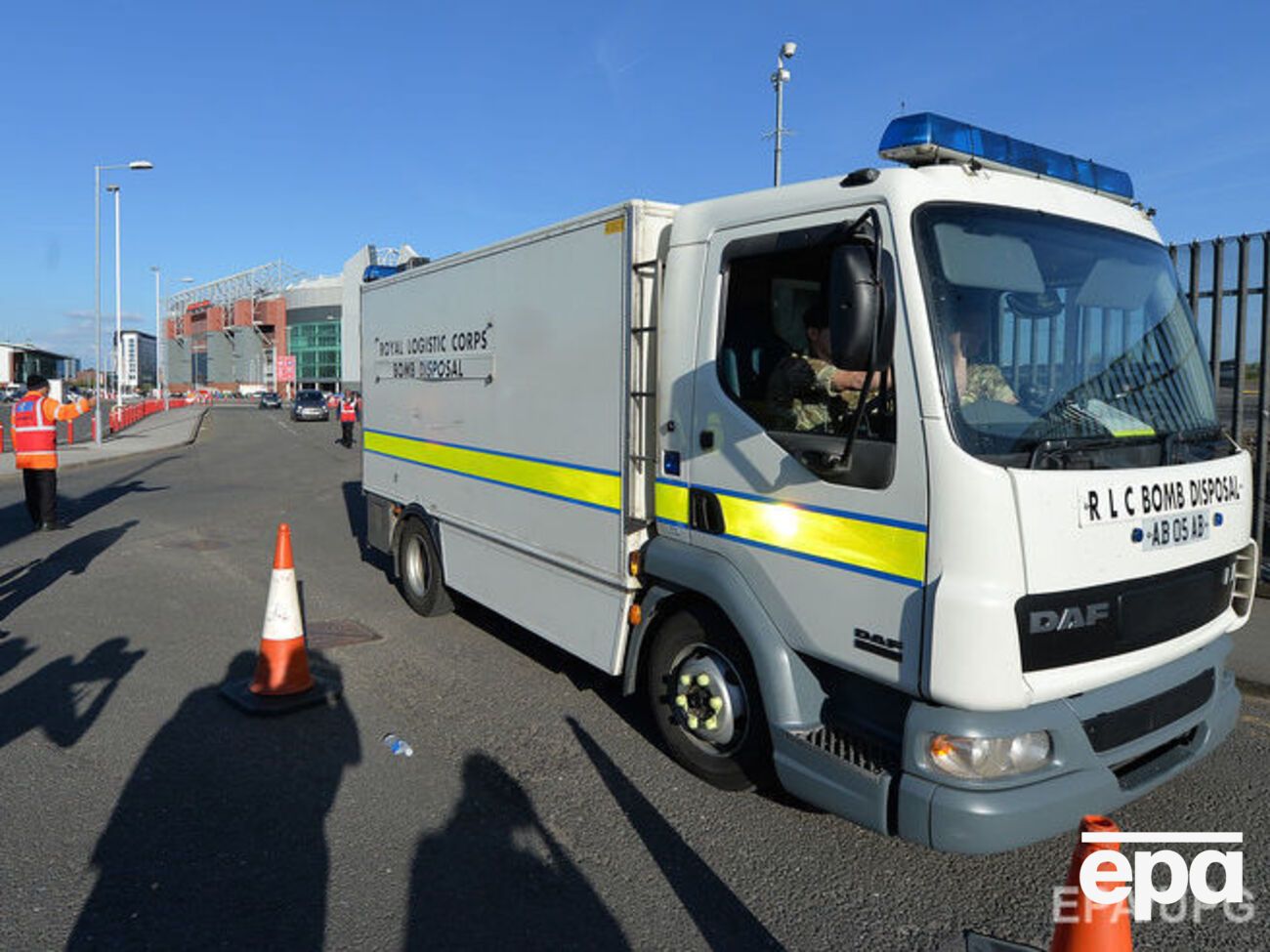 Взрывотехники покидают "Олд Траффорд" после подрыва подозрительного предмета