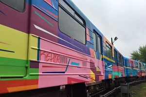 По красной линии киевского метро будет курсировать яркий поезд