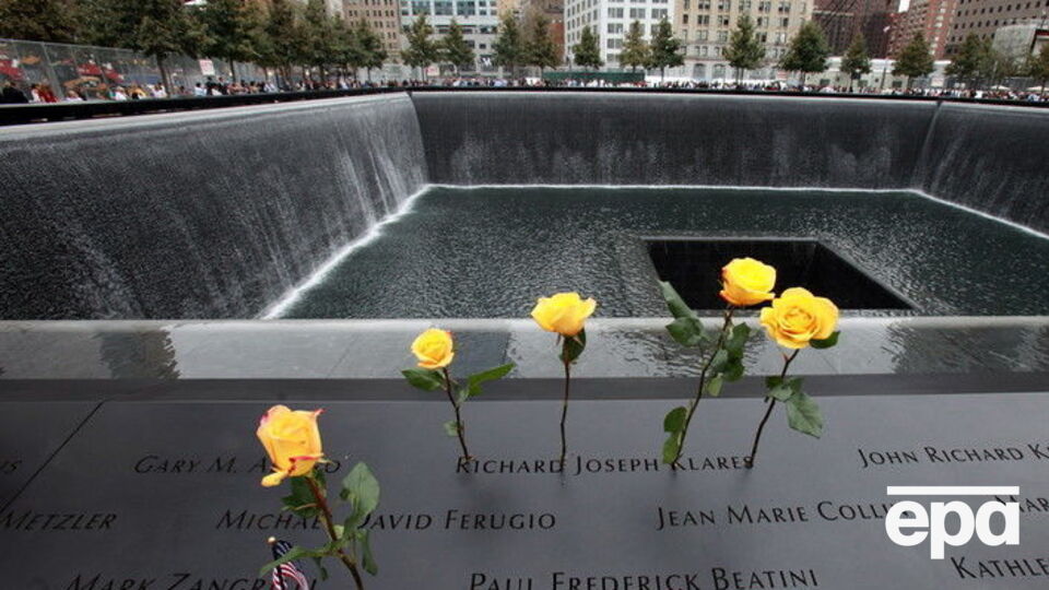 Мемориал на месте Всемирного торгового центра в Нью-Йорке