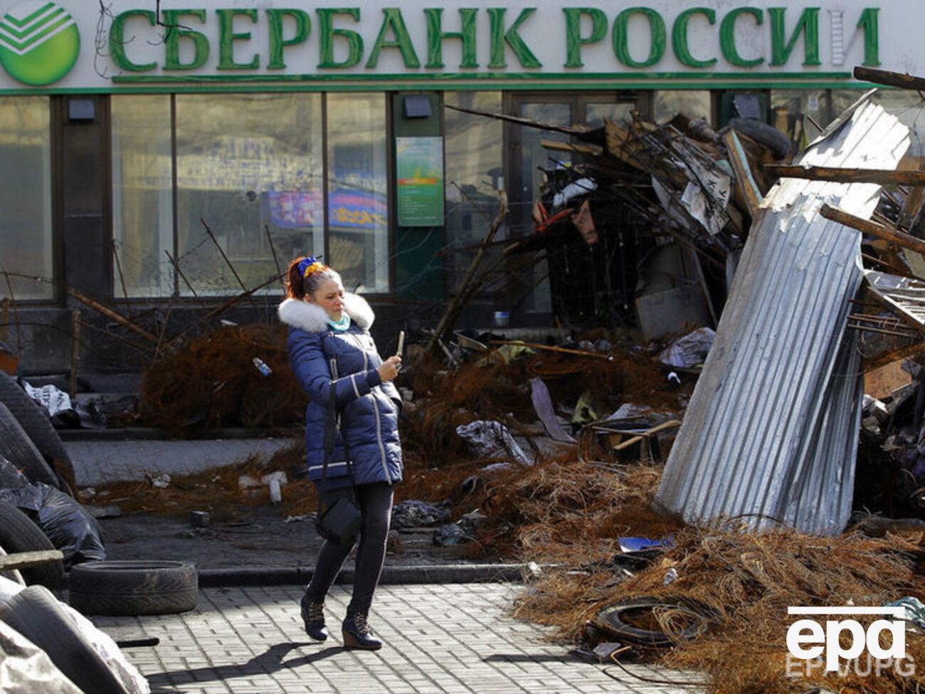 Российские банки пытаются уйти с украинского рынка, узнали российские журналисты