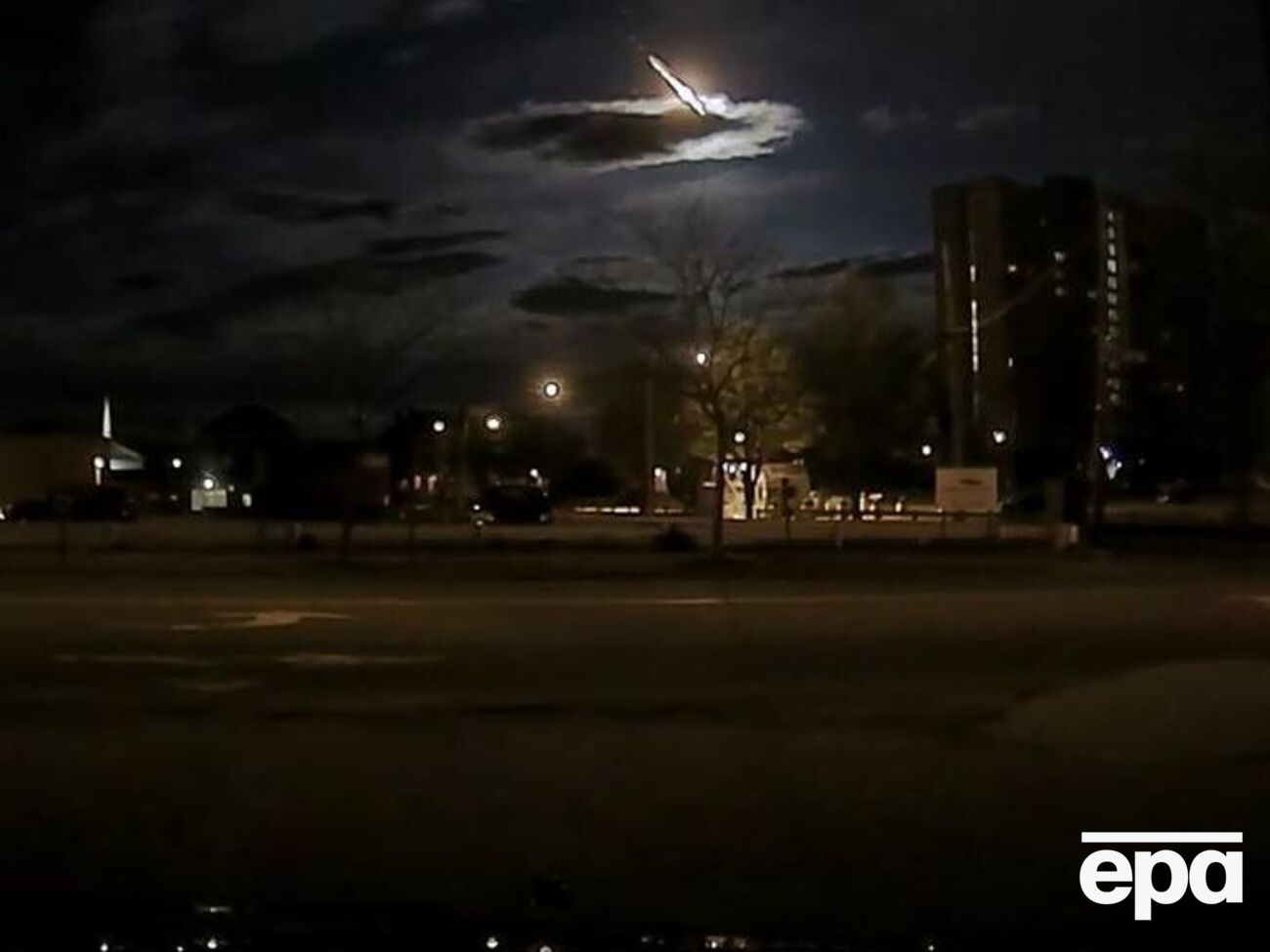 Полицейский видеорегистратор зафиксировал падение метеорита