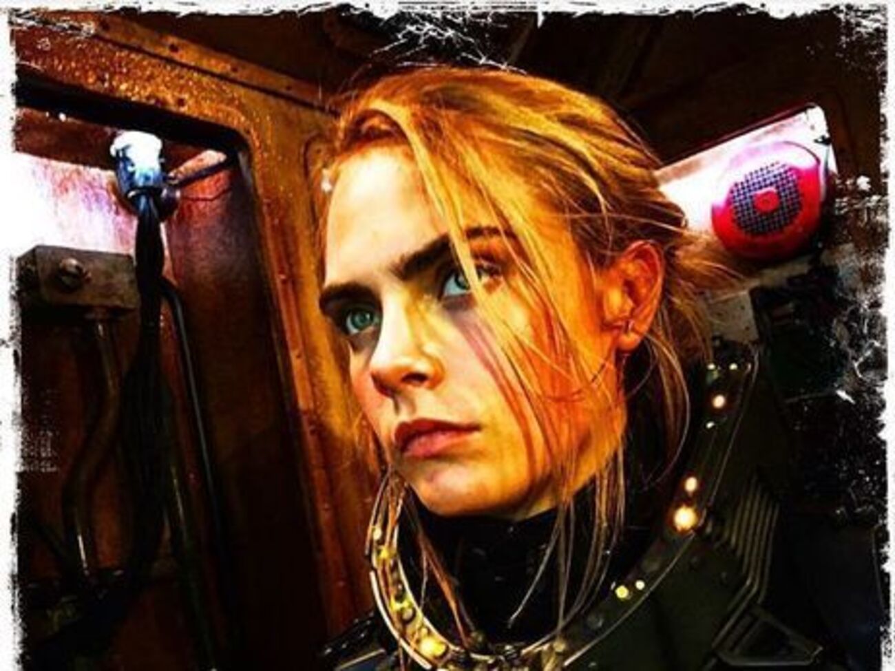 Делевинь пришлось пройти индивидуальный досмотр