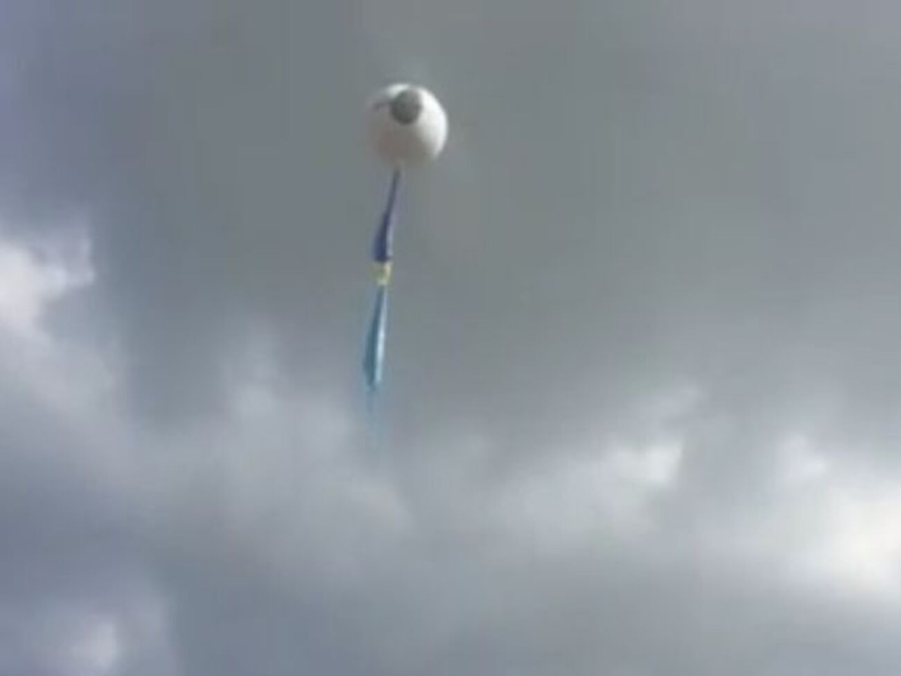 Воздушный шар с украинским и крымскотатарским флагами отправился в Крым