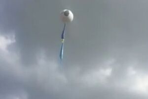 Воздушный шар с украинским и крымскотатарским флагами отправился в Крым