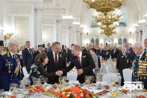 Российские власти заявили, что не могут позволить себе выплачивать пенсии людям с доходами 100 тыс. руб. в месяц