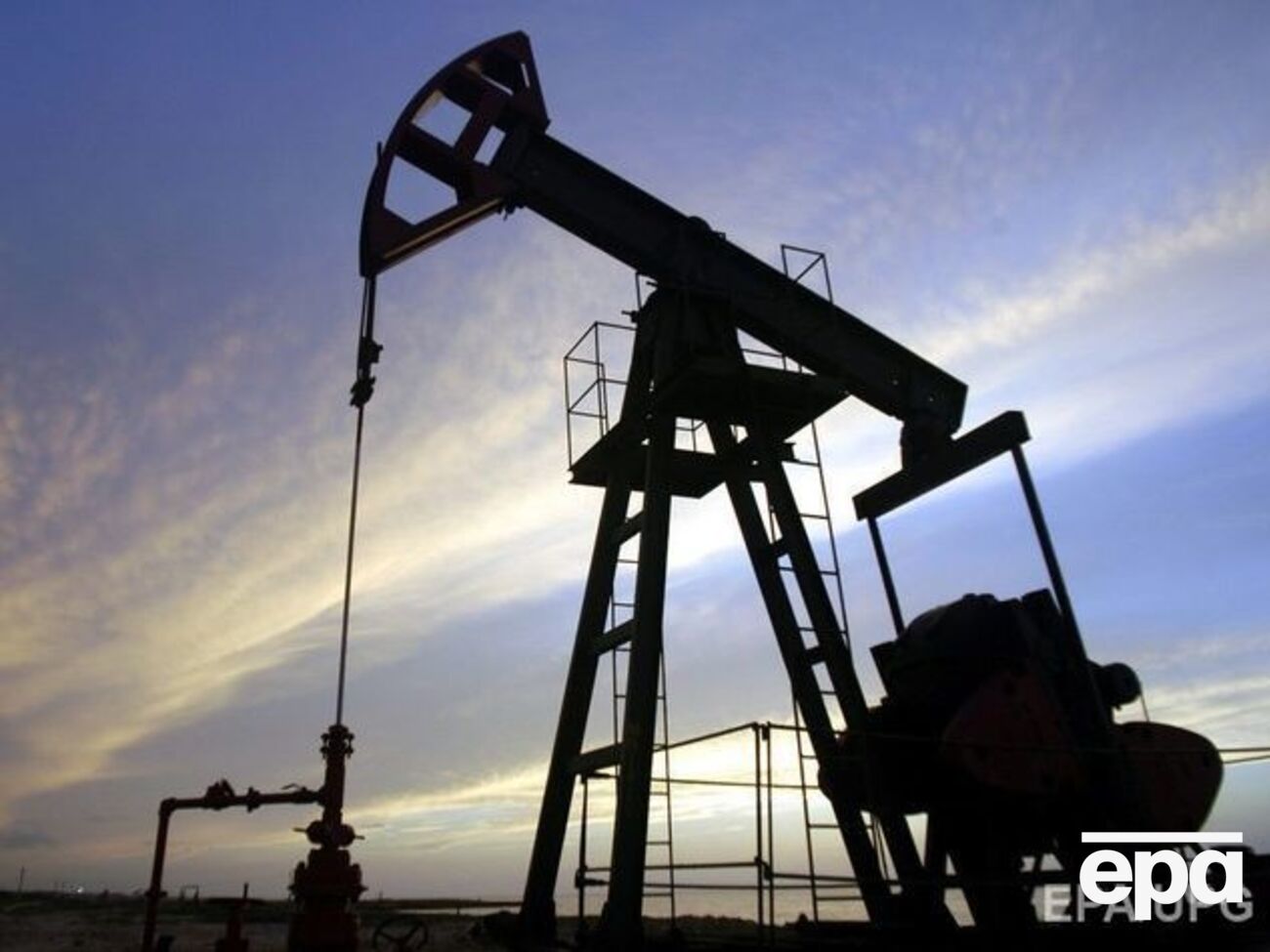 Нефть подешевела