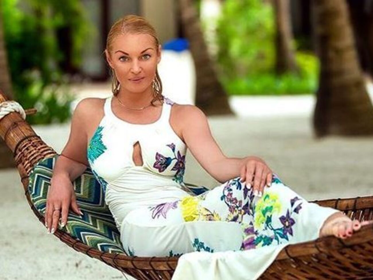 Волочкова: В детстве я любила смотреть фильмы с Брюсом Ли. Меня всегда восхищала растяжка этого легендарного актера и мастера боевых искусств. Стараюсь соответствовать