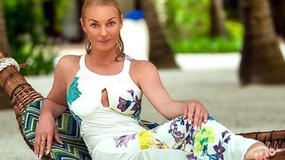 Волочкова: В детстве я любила смотреть фильмы с Брюсом Ли. Меня всегда восхищала растяжка этого легендарного актера и мастера боевых искусств. Стараюсь соответствовать