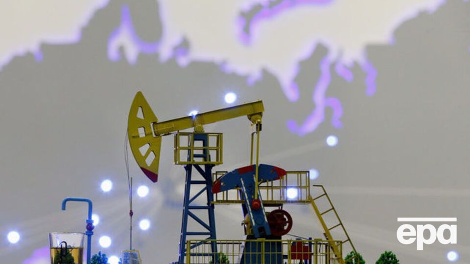Нефть продолжает дешеветь