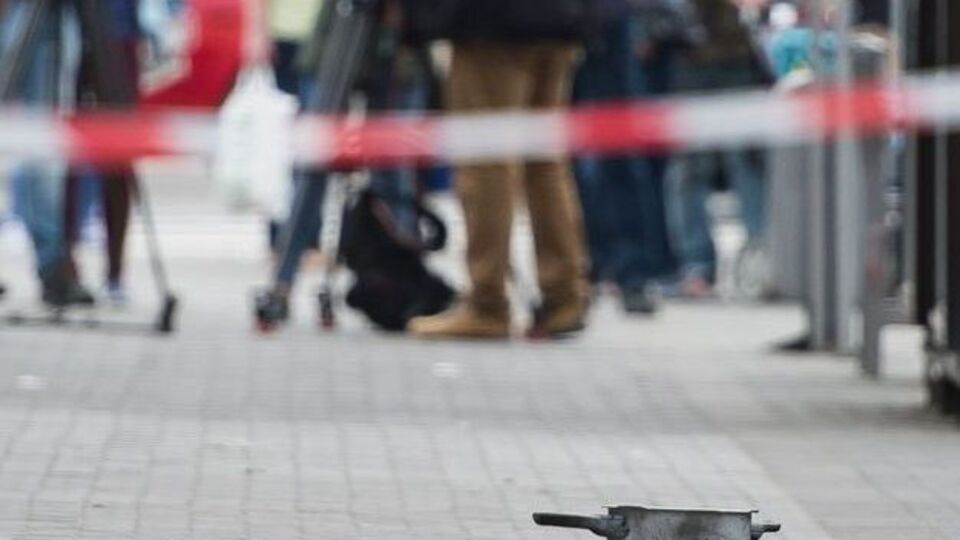 В салоне городского автобуса находился контейнер, похожий на кастрюлю