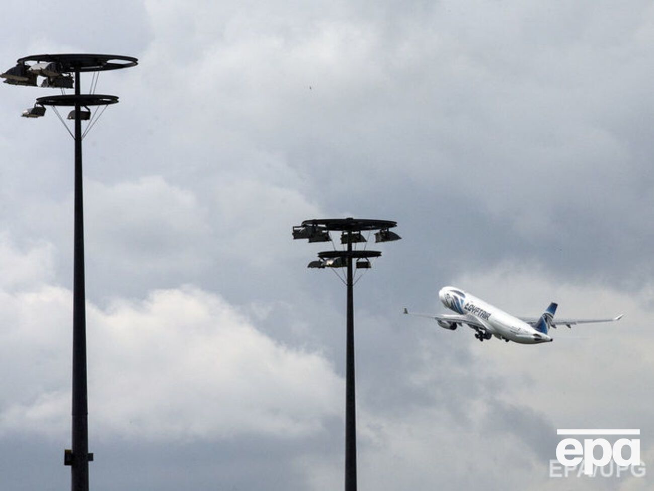 В Средиземном море найдены обломки пропавшего самолета