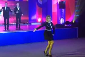Захарова станцевала перед журналистами