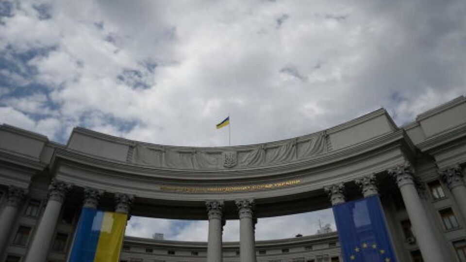 МИД Украины потребовал освободить Карпюка и Клиха
