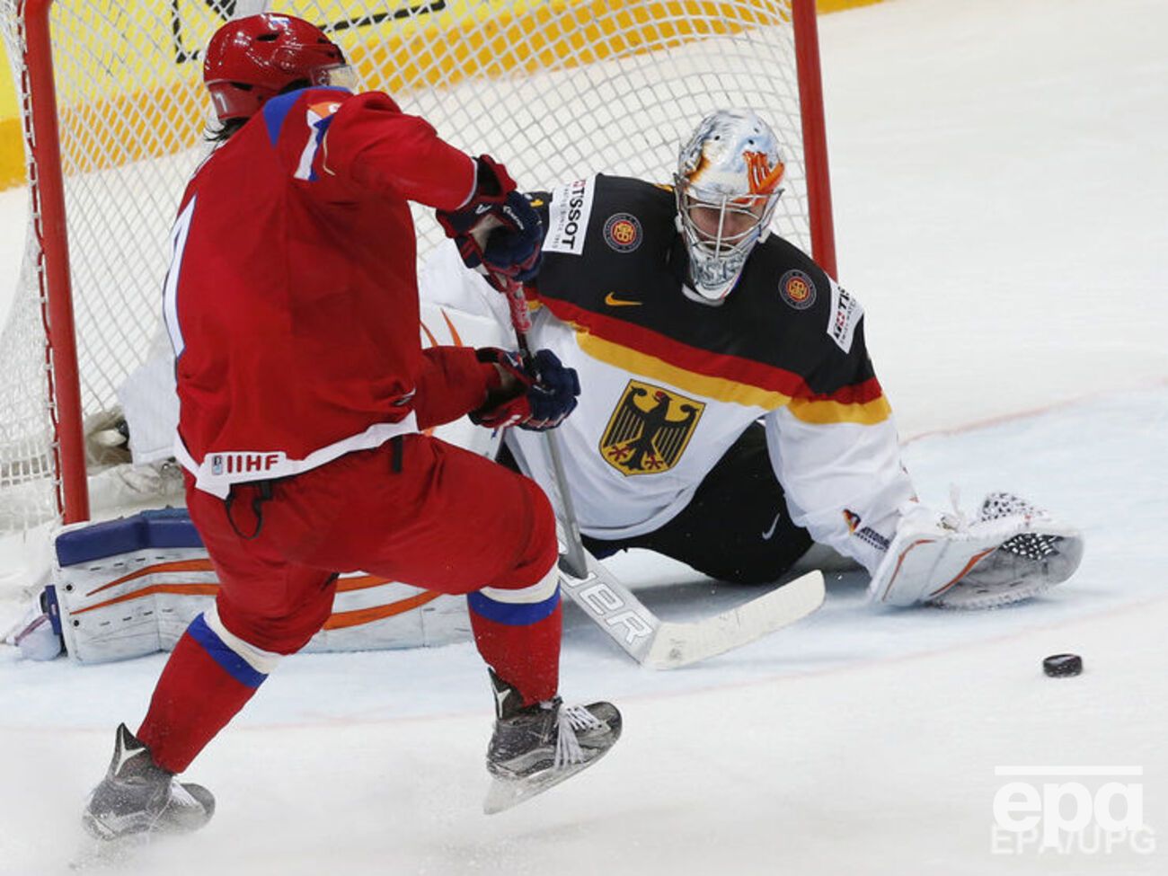 Сборная России вышла в полуфинал ЧМ по хоккею, обыграв немцев. Фоторепортаж