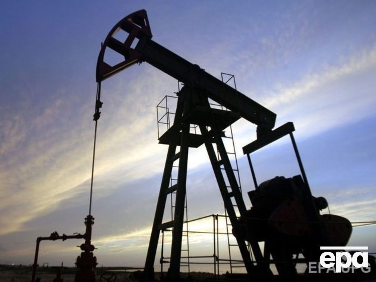 Нефть подешевела