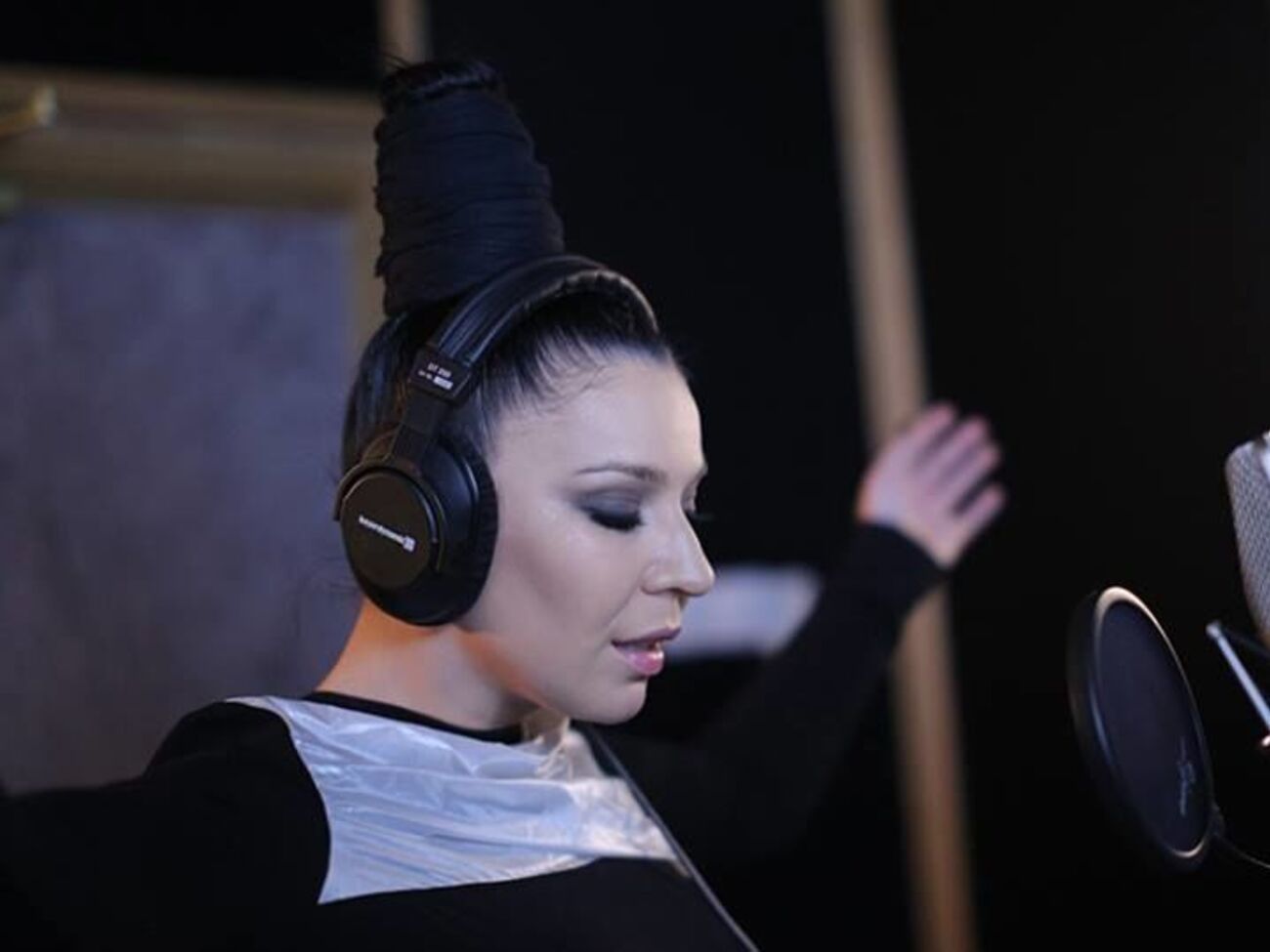 Елка снялась в новом клипе