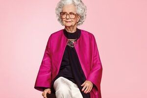 Кампания с участием пожилой англичанки посвящена столетию журнала Vogue