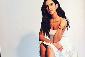 Джамала позировала в белом платье для Cosmopolitan