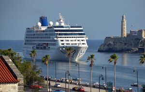 В Гаване впервые за полвека пришвартовался круизный лайнер из США. Фоторепортаж