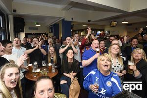 В пабе Лестера радуются голу "Челси" в ворота "Тоттенхэма"