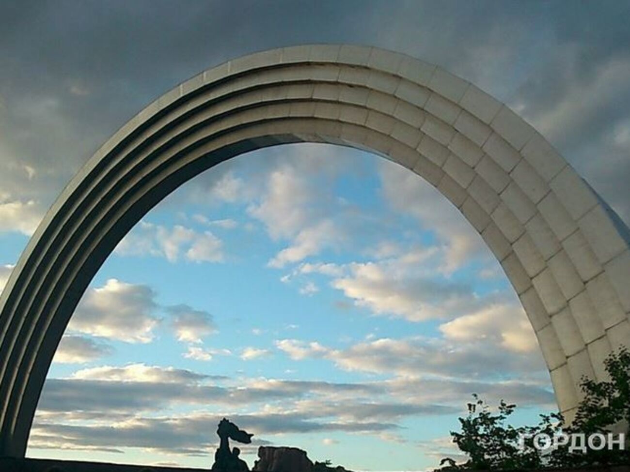 Арку дружбы народов все-таки снесут
