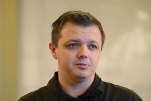 Семенченко: В Донецке фабрика "Хамадей" грузит все это в фуры, идет через наши блокпосты, в Киев, через Киев идет на Европу
