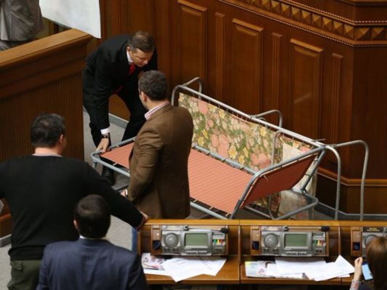 Ляшко и его соратники установили в Раде раскладушки