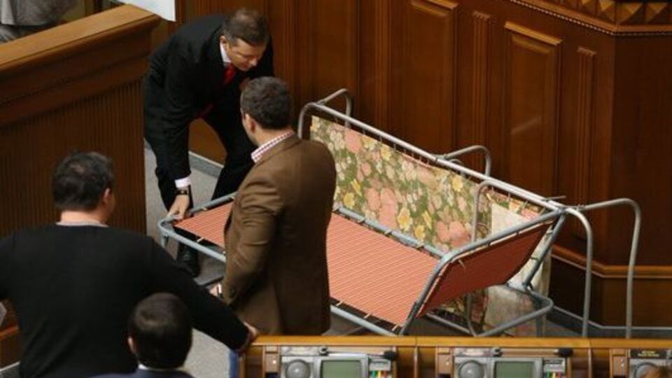 Ляшко и его соратники установили в Раде раскладушки