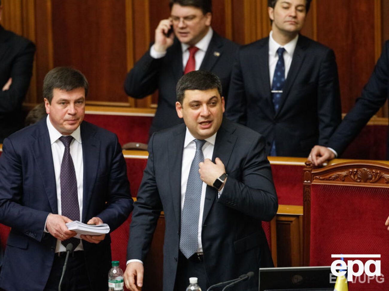 Гройсман намерен обсудить цены на бензин с АМК