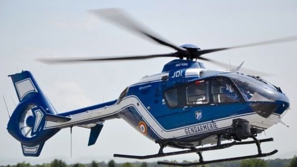 Полицейский вертолет врезался в гору