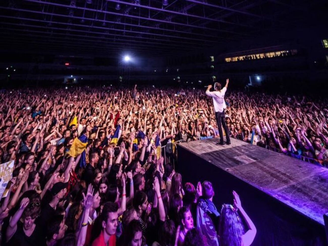 На концерт в Мариуполе пришли около 30 тысяч поклонников "Океана Ельзи"