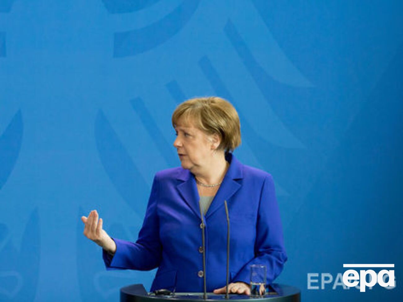 В офисе Меркель заявили, что возвращение России в "Большую семерку" не обсуждается