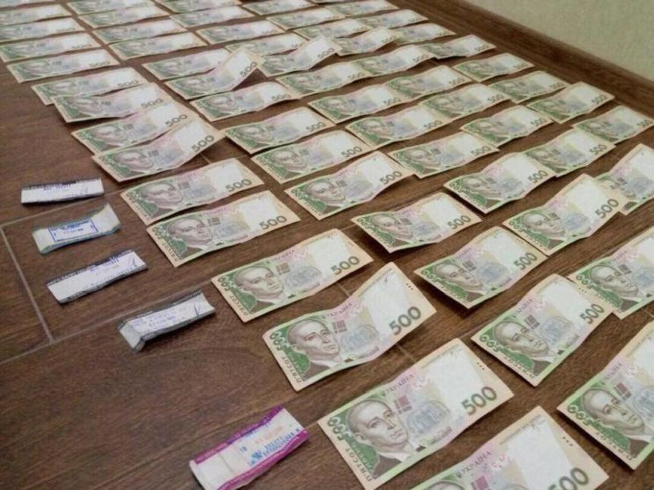 Из-за деятельности конвертцентра госбюджет потерял, по предварительным оценкам Госфискальной службы, около 70 млн грн