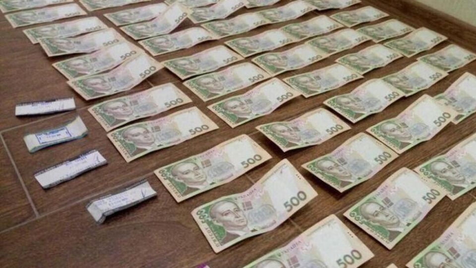 Из-за деятельности конвертцентра госбюджет потерял, по предварительным оценкам Госфискальной службы, около 70 млн грн